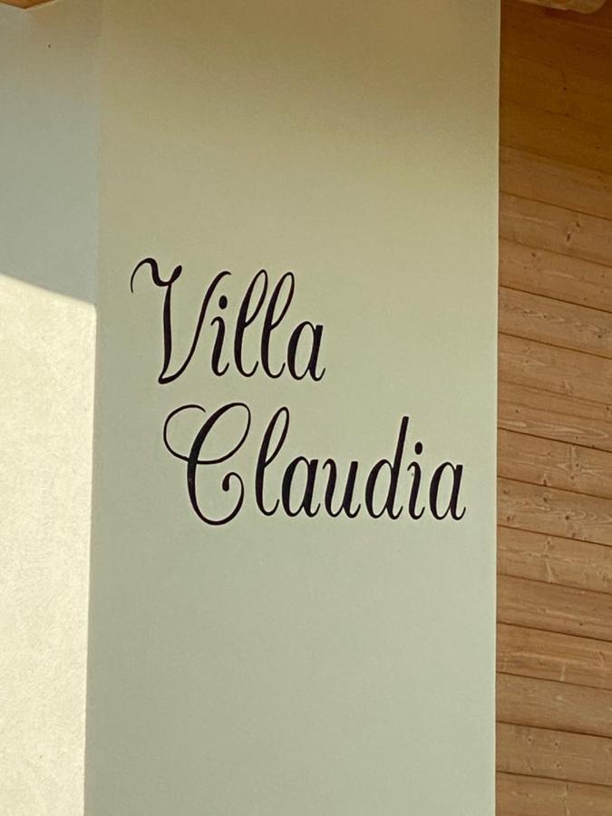 Claudia 3*